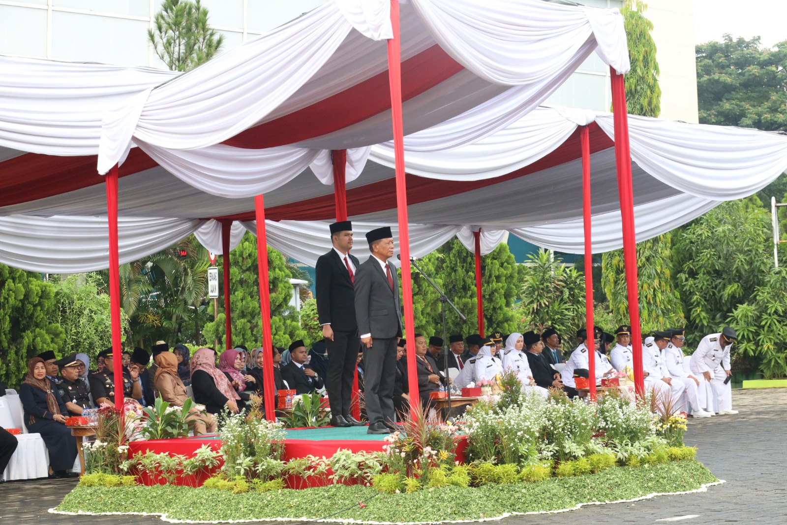 Sekretaris Daerah Kota Bekasi Memimpin Upacara peringatan Hari Otonomi Daerah ke XXVIII